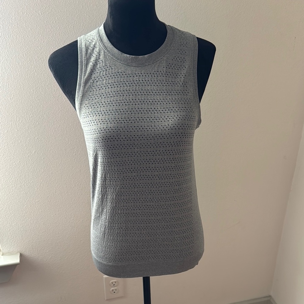 Lululemon Breeze muscle tank gray pullover tee Sz‎ 4